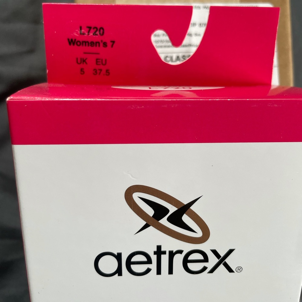 NWT Aetrex size 7 L720, speed orthotics